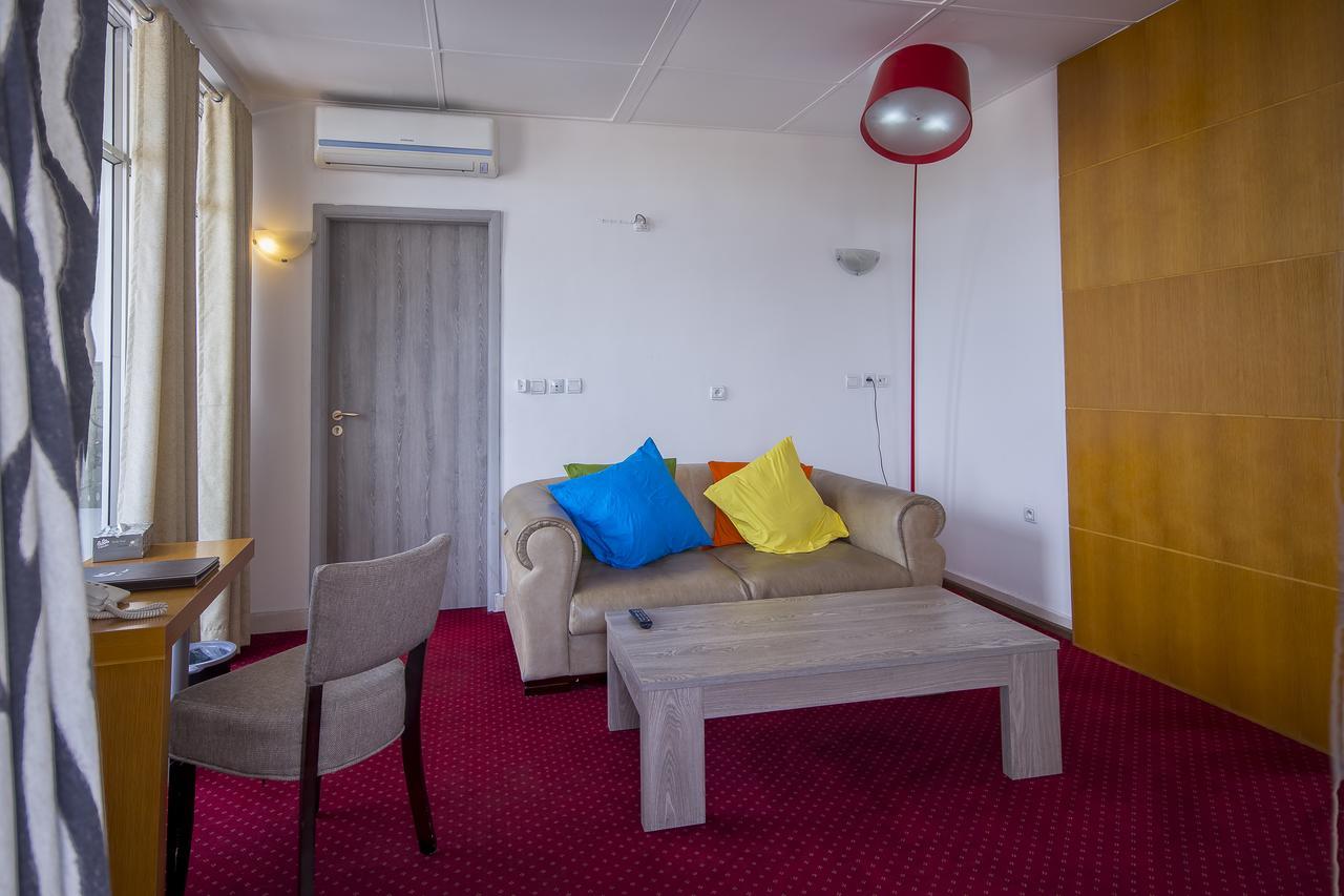 Léon Hôtel Kinshasa Exterior foto